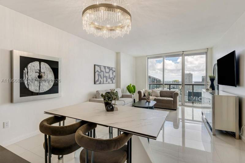 1 bedroom Condominium at 485 Brickell Ave 4706, Icon Brickell Condo No 3, Miami — photo 4