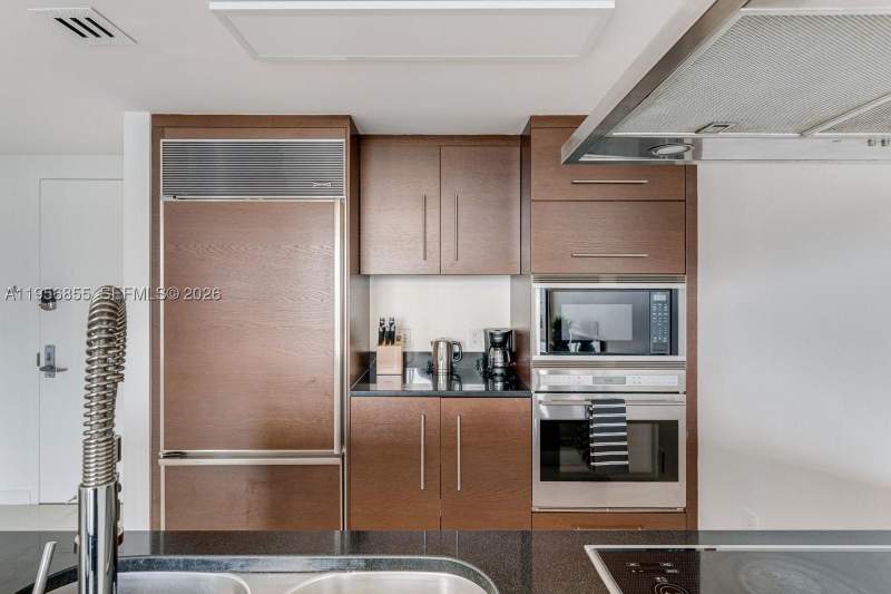 1 bedroom Condominium at 485 Brickell Ave 4706, Icon Brickell Condo No 3, Miami — photo 5