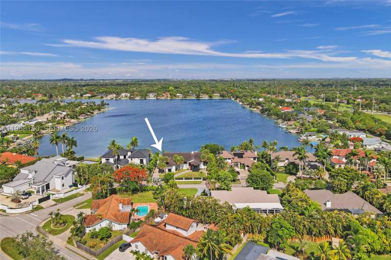 6 bedroom SingleFamilyResidence at 13724 SW 92nd Ct, Lakeshore Sec Four, Miami — photo 3