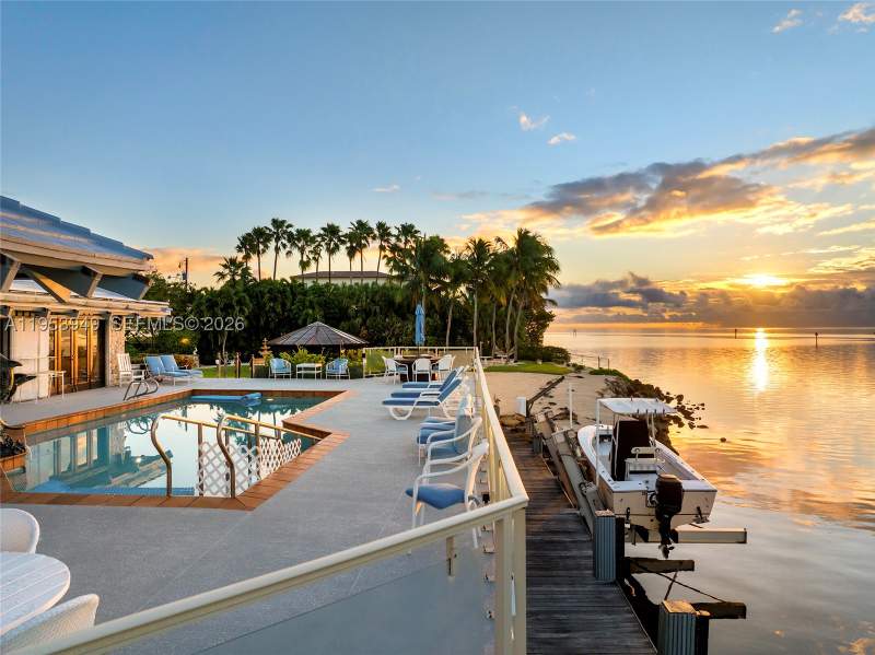 5 bedroom SingleFamilyResidence at 720 Lugo Ave, Coral Bay Sec B, Coral Gables — photo 3
