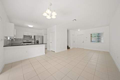21459 SW 86th Pl, Cutler Bay FL - photo 6 of 11
