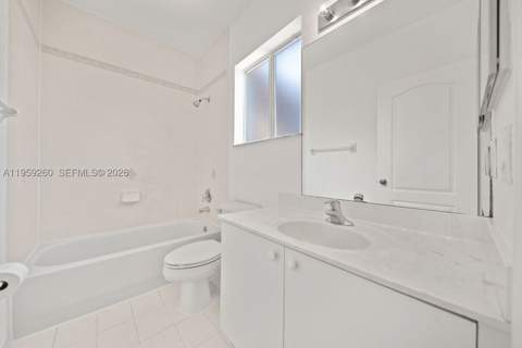 21459 SW 86th Pl, Cutler Bay FL - photo 9 of 11