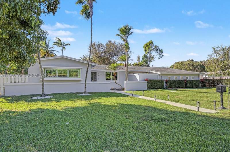 3 bedroom SingleFamilyResidence at 7950 SW 161st St, Garden Groves, Palmetto Bay — photo 2