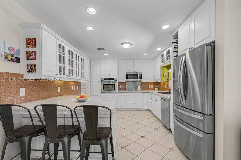 3 bedroom SingleFamilyResidence at 7950 SW 161st St, Garden Groves, Palmetto Bay — photo 5