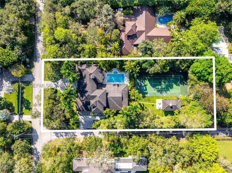 7 bedroom SingleFamilyResidence at 8400 SW 52nd Ave, W T Hardees Sub, Miami — photo 2