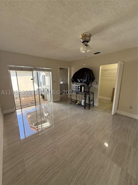 18237 NW 61st Pl, Hialeah FL - photo 11 of 16