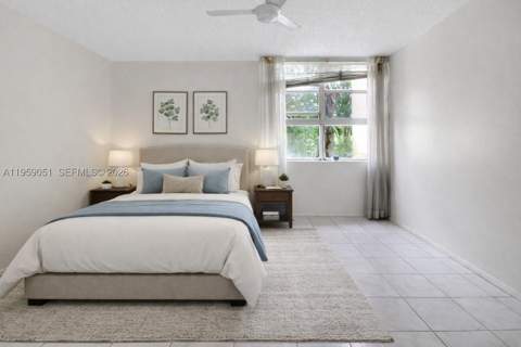 942 NE 199th St 2F, Miami FL - photo 11 of 22