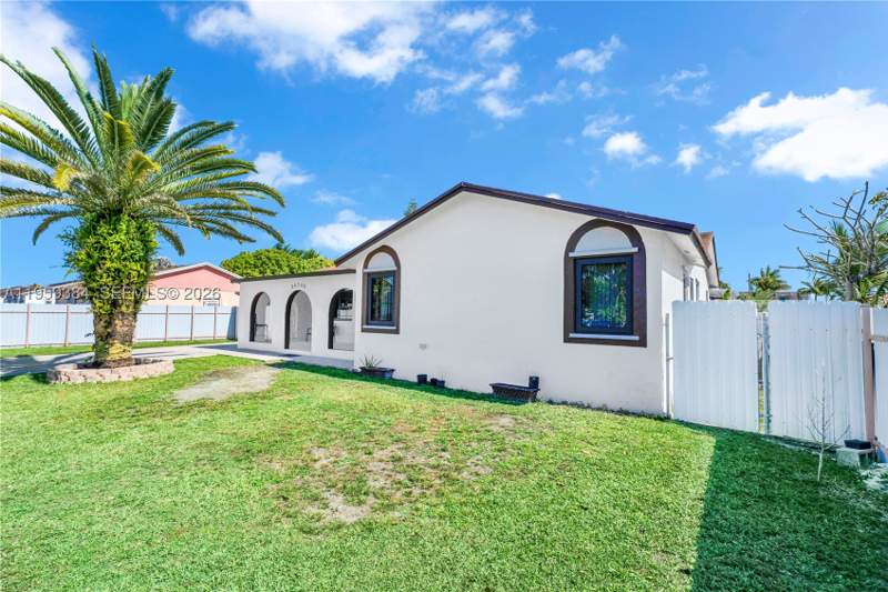 4 bedroom SingleFamilyResidence at 28705 SW 142nd Ct, Pleasure South, Homestead — photo 4
