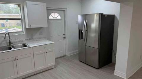 16221 E Bunche Park Dr, Miami Gardens FL - photo 8 of 27