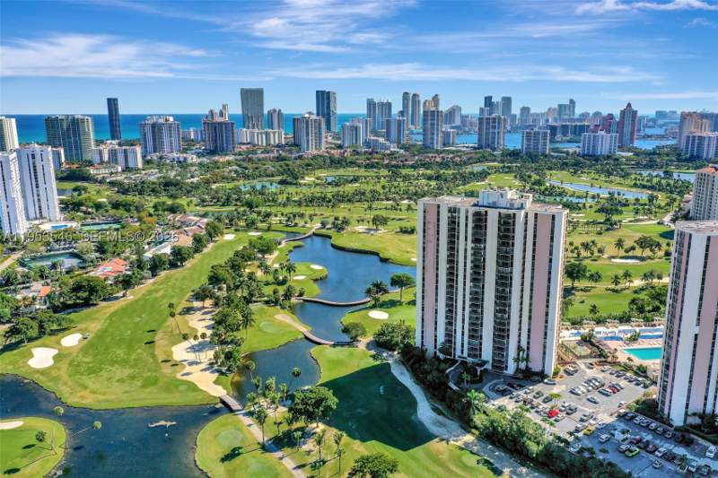 2 bedroom Condominium at 20379 W Country Club Dr 1232, Coronado Condo- Tower III, Aventura — photo 2