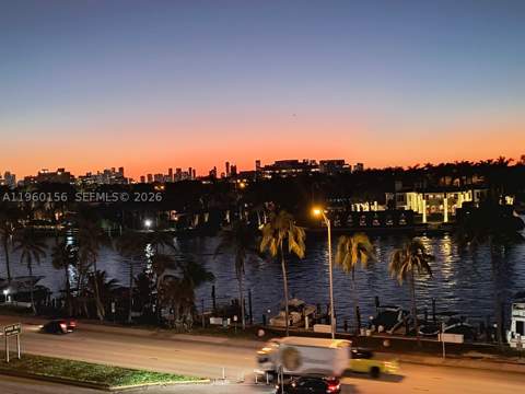 5005 Collins Ave 504, Miami Beach FL - photo 10 of 33