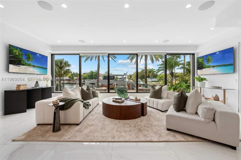 5 bedroom SingleFamilyResidence at 12880 N Bayshore Dr, Coronado Harbor, North Miami — photo 2