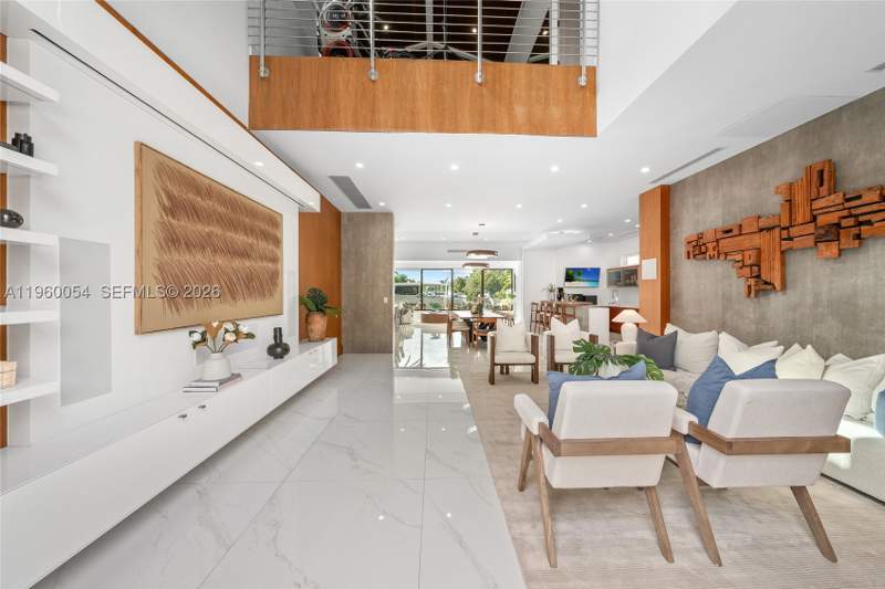 5 bedroom SingleFamilyResidence at 12880 N Bayshore Dr, Coronado Harbor, North Miami — photo 4