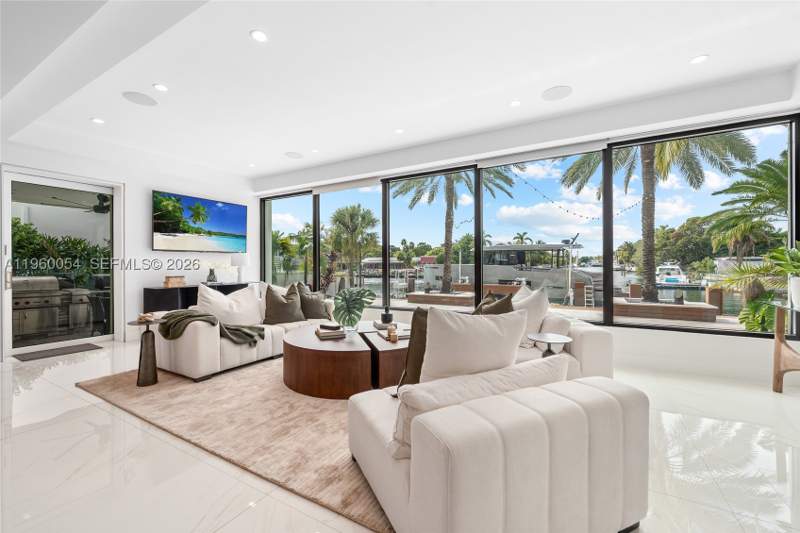 5 bedroom SingleFamilyResidence at 12880 N Bayshore Dr, Coronado Harbor, North Miami — photo 5