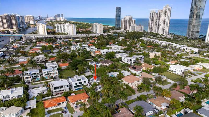 2 bedroom SingleFamilyResidence at 322 189th St, Ocean Blvd Estates Sec A, Sunny Isles Beach — photo 3