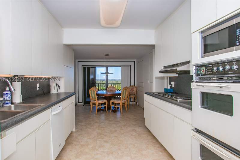 2 bedroom Condominium at 1800 NE 114th St 1810, Cricket Club Condo, Miami — photo 3