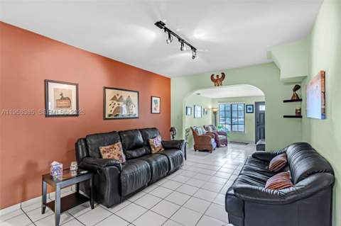 249 Carlisle Dr, Miami Springs FL - photo 10 of 50