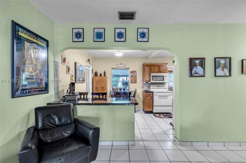 249 Carlisle Dr, Miami Springs FL - photo 15 of 50