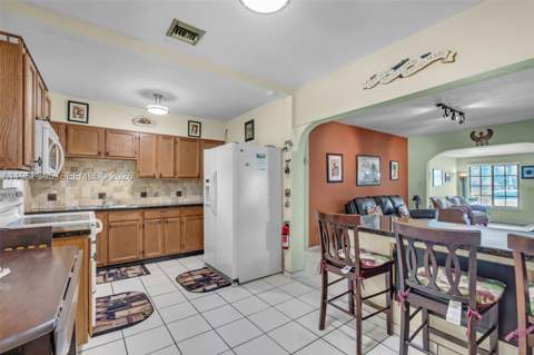 249 Carlisle Dr, Miami Springs FL - photo 16 of 50