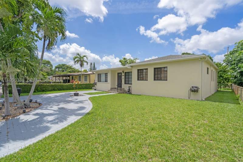 3 bedroom SingleFamilyResidence at 249 Carlisle Dr, Rev Pl Of Country Club Es, Miami Springs — photo 2