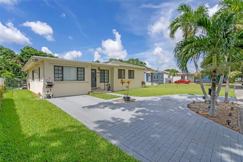 3 bedroom SingleFamilyResidence at 249 Carlisle Dr, Rev Pl Of Country Club Es, Miami Springs — photo 4