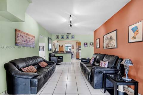 249 Carlisle Dr, Miami Springs FL - photo 7 of 50