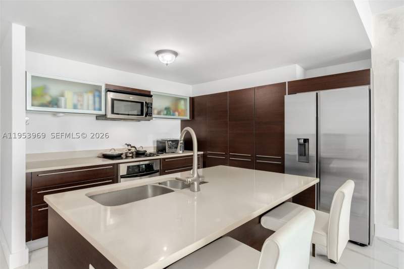 2 bedroom Condominium at 1900 N Bayshore Dr 3202, Quantum On The Bay Condo, Miami — photo 2