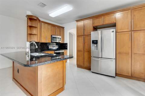 11321 NW 84th St, Doral FL - photo 7 of 29