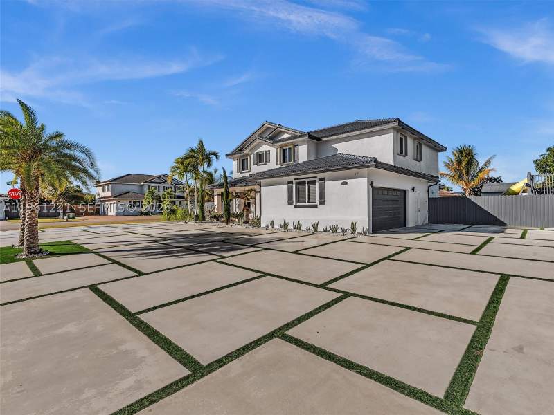 5 bedroom SingleFamilyResidence at 22690 SW 127th Ct, Bonita Estates Mansions S, Miami — photo 3