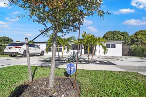 45 NE 124th Ter, North Miami FL - photo 9 of 78