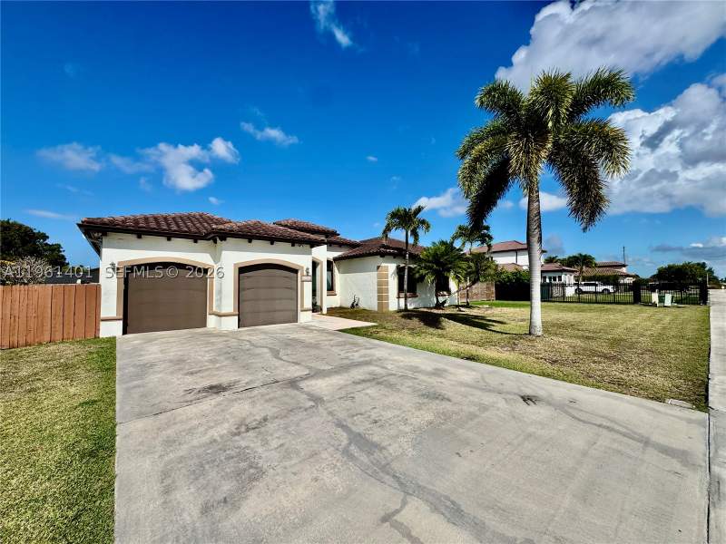 5 bedroom SingleFamilyResidence at 20449 SW 328th St, Emerald Greens Sub, Homestead — photo 3