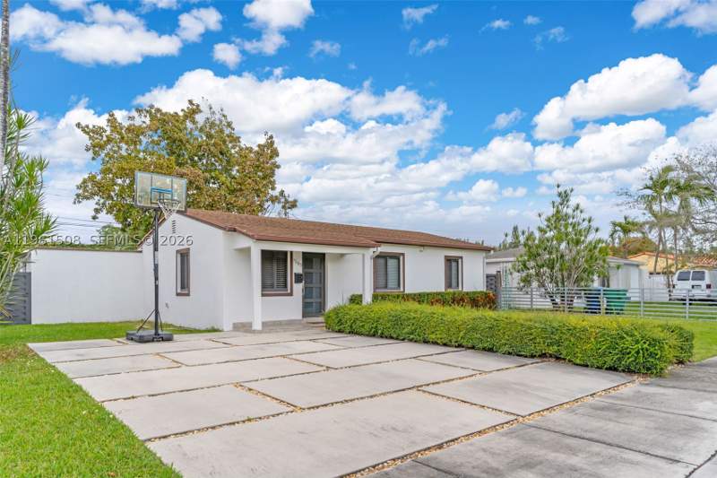 3 bedroom SingleFamilyResidence at 7585 SW 28th St, CENTRAL MIAMI PART 7, Miami — photo 2