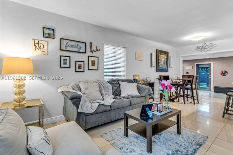 3 bedroom SingleFamilyResidence at 7585 SW 28th St, CENTRAL MIAMI PART 7, Miami — photo 4