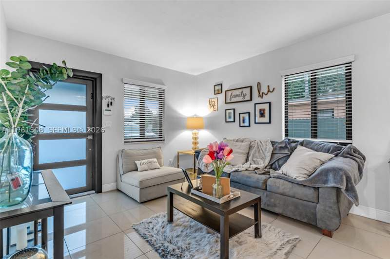 3 bedroom SingleFamilyResidence at 7585 SW 28th St, CENTRAL MIAMI PART 7, Miami — photo 5