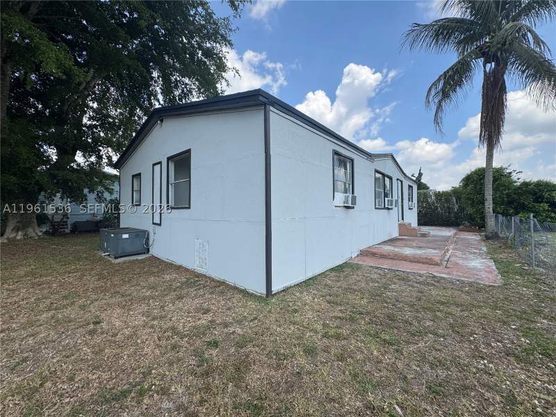 3 bedroom MobileHome at 19800 SW 180th Av #379, Americana Village Condo, Miami — photo 4