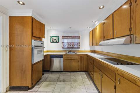 1 Harbour Way 108, Bal Harbour FL - photo 10 of 27