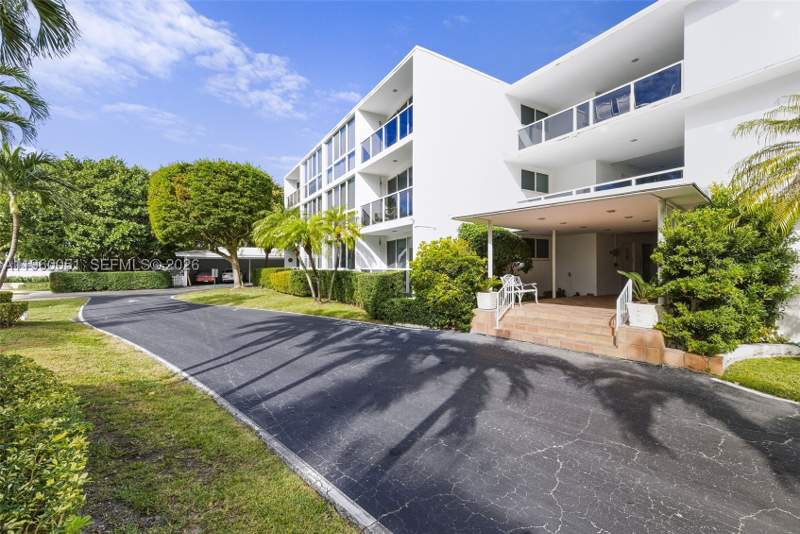 2 bedroom StockCooperative at 1 Harbour Way 108, One Harbour Way - Co-Op, Bal Harbour — photo 2