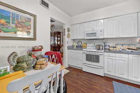 9401 SW 97th Ave, Miami FL - photo 17 of 77