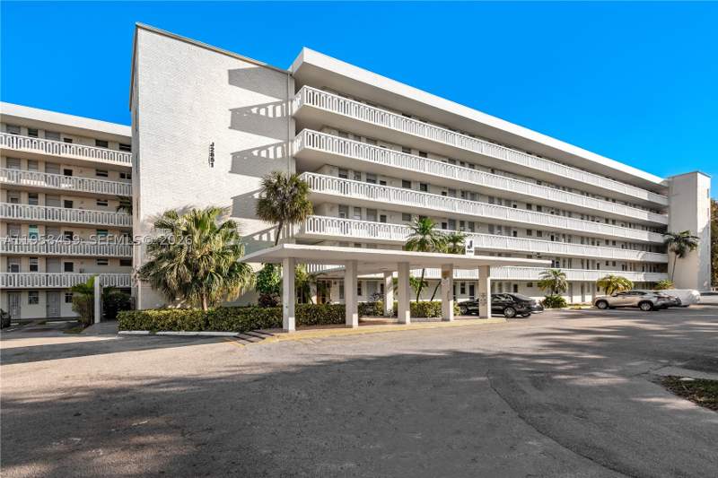 1 bedroom Condominium at 2851 Leonard Dr J405, POINT EAST SEC II CONDO, Aventura — photo 3