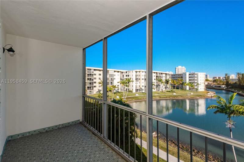 1 bedroom Condominium at 2851 Leonard Dr J405, POINT EAST SEC II CONDO, Aventura — photo 4