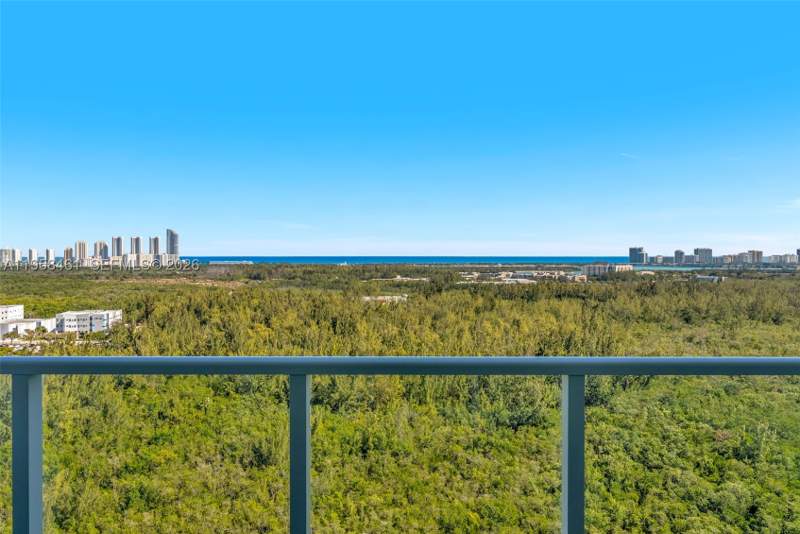 3 bedroom Condominium at 14951 Royal Oaks Ln 2201, The Oaks I Condo, North Miami — photo 2