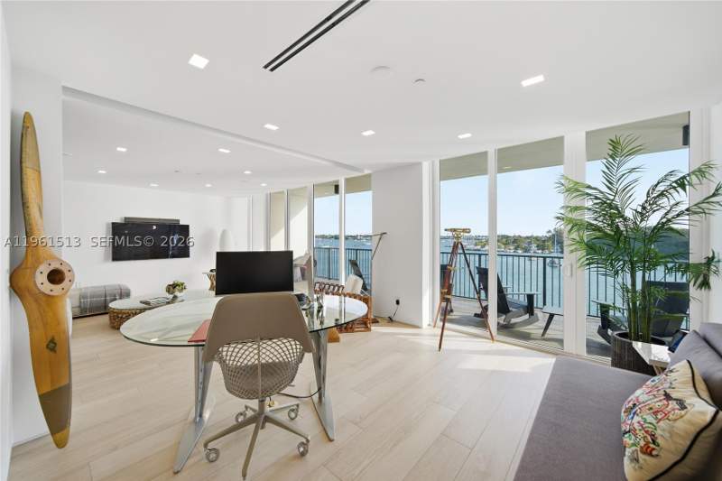 3 bedroom Condominium at 1000 Venetian Way 403, One Thousand Venetian Way, Miami Beach — photo 4