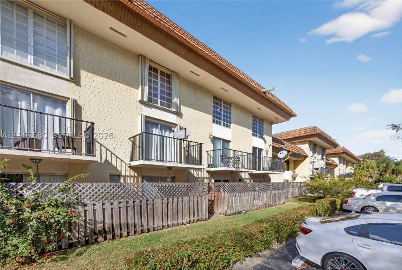 2 bedroom Condominium at 8550 SW 109th Ave 5-110, Courtyards At Kendall Con, Miami — photo 2