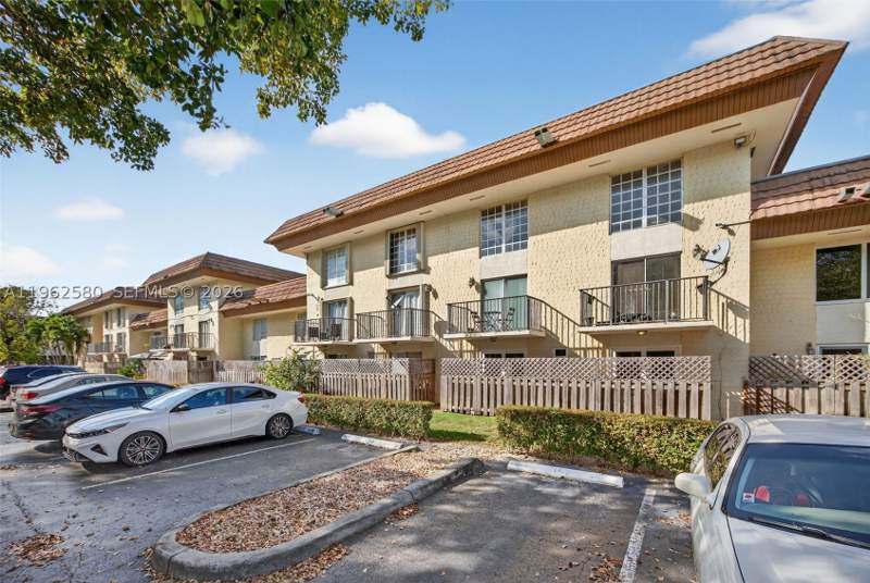 2 bedroom Condominium at 8550 SW 109th Ave 5-110, Courtyards At Kendall Con, Miami — photo 4