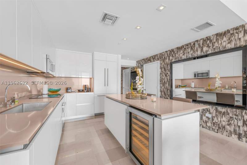 1 bedroom Condominium at 88 SW 7th St 3806, Rise Condo, Miami — photo 2
