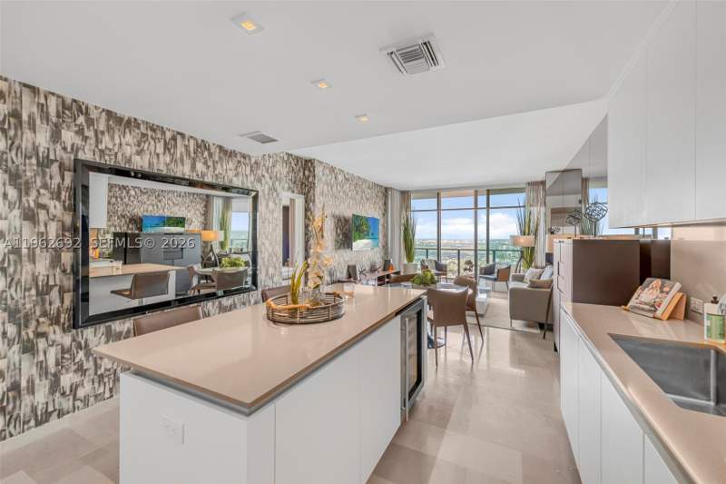 1 bedroom Condominium at 88 SW 7th St 3806, Rise Condo, Miami — photo 3