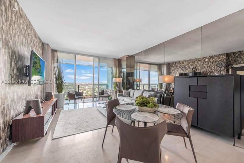 1 bedroom Condominium at 88 SW 7th St 3806, Rise Condo, Miami — photo 4