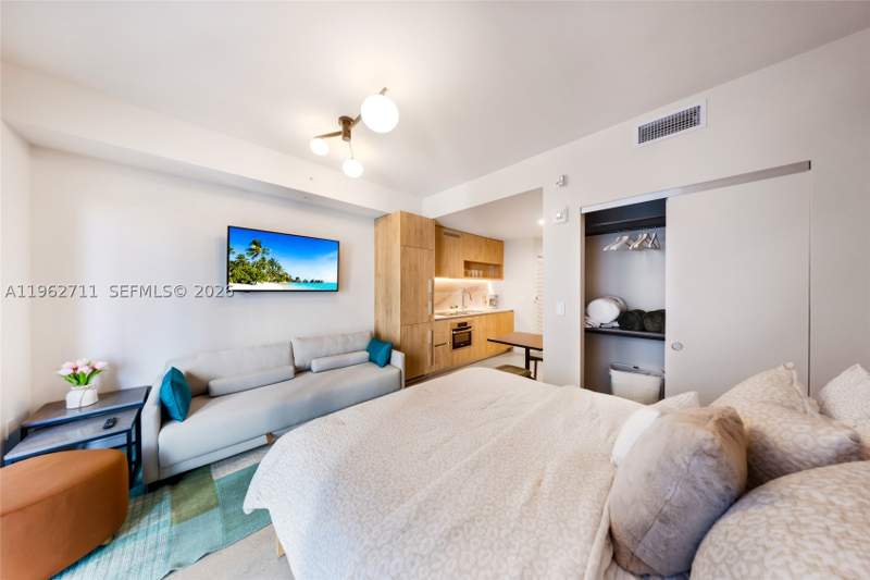0 bedroom Condominium at 11 NE 6th St 1208, The Crossby Miami Worldcen, Miami — photo 5