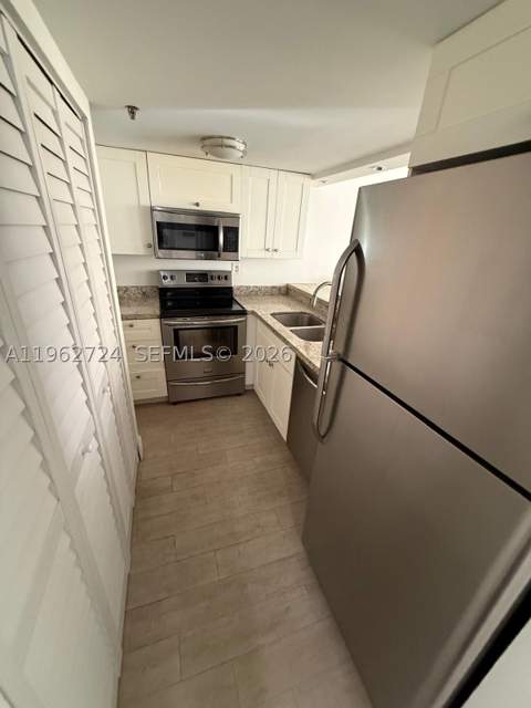 540 Brickell Key Dr 1505, Miami FL - photo 9 of 17