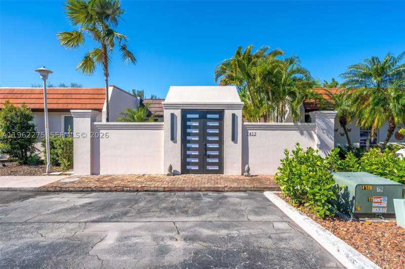 2 bedroom Villa at 7412 Big Cypress Dr, Miami Lakes Golf Course V, Miami Lakes — photo 2